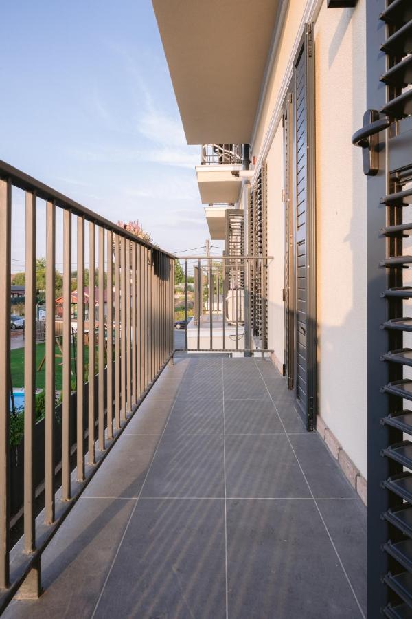 La Boheme Corbeanca - Partener Therme Ostratu ภายนอก รูปภาพ