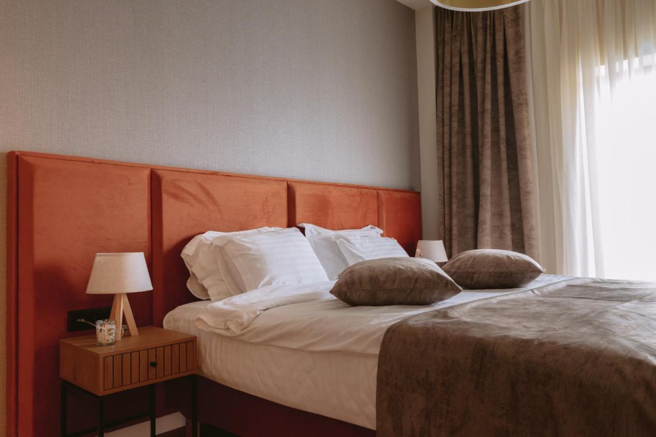 La Boheme Corbeanca - Partener Therme Ostratu ภายนอก รูปภาพ